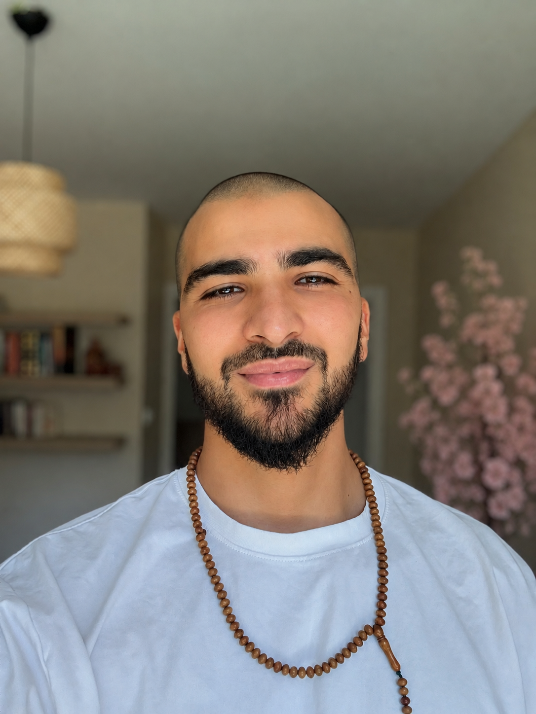 Portrait de Julian, praticien en soins énergétiques